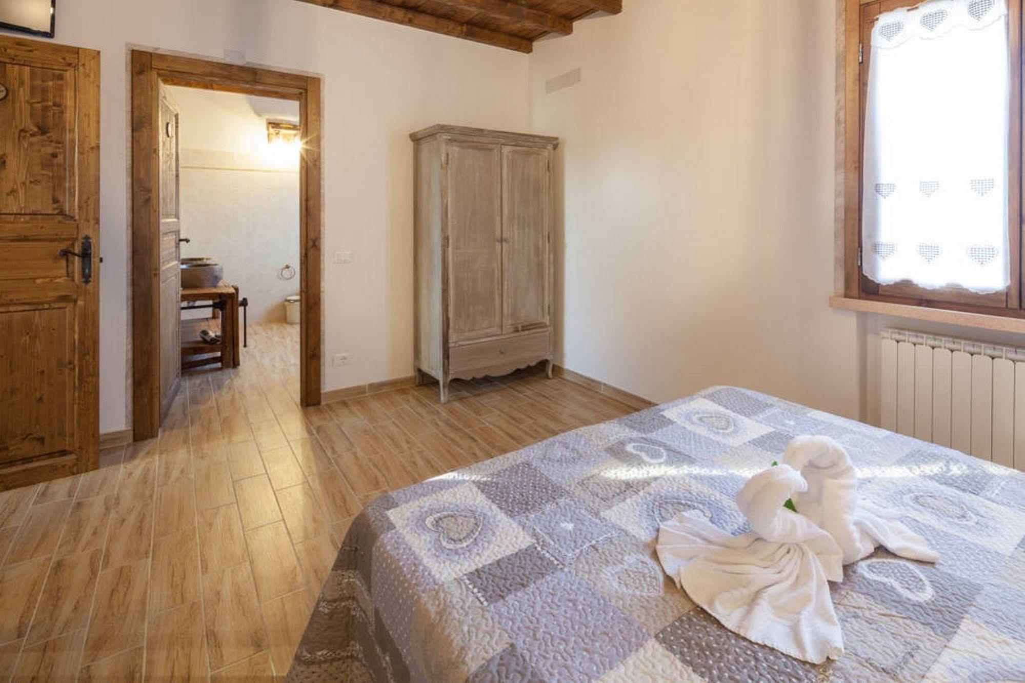 La Casa Delle Rondini Bed & Breakfast Roncoferraro Exterior photo